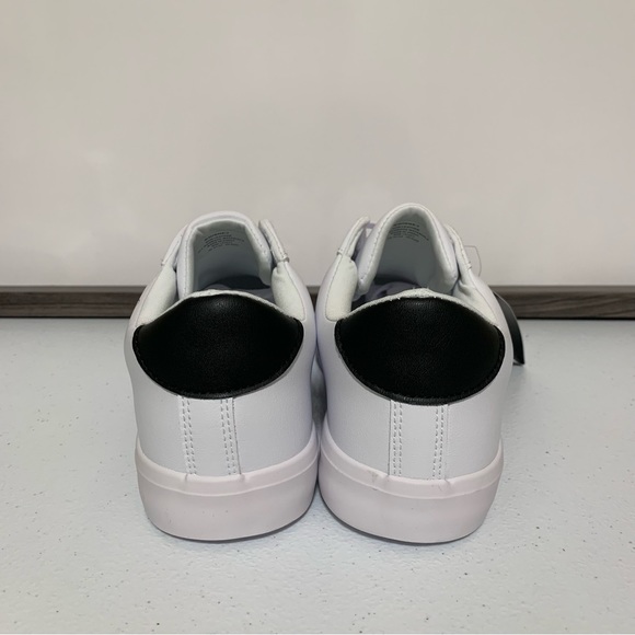 Ground Up Disney Mickey & Minnie Mouse Court Low Top Sneakers-Size 6 NWT - Picture 2 of 16